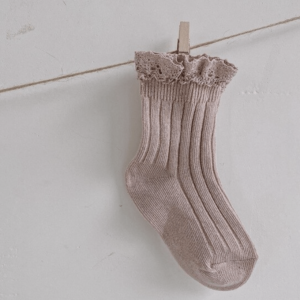 “Ripp-Söckchen mit Spitze” in soft-rose (Größe wählen)